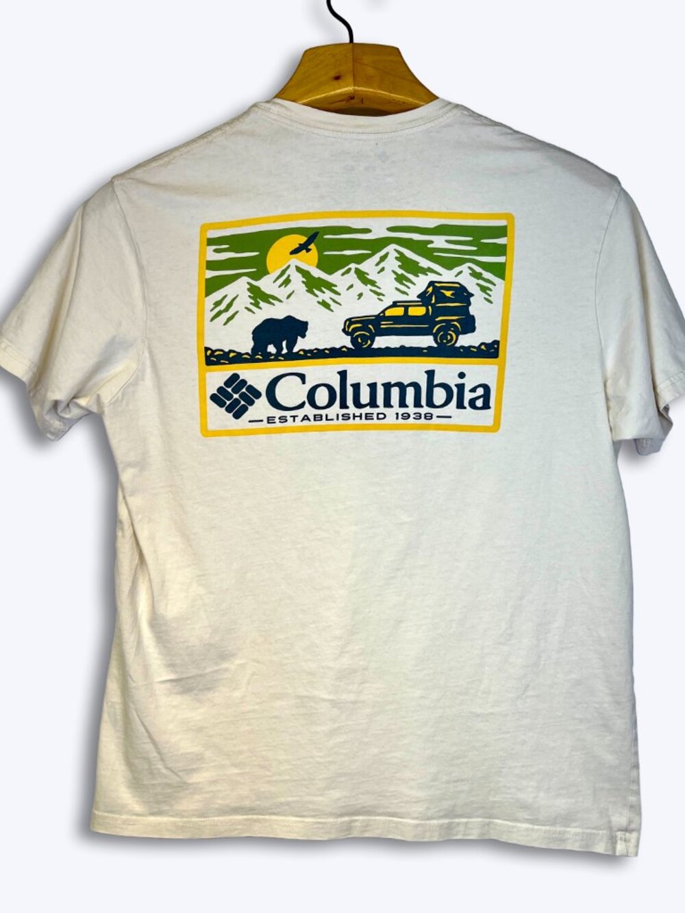 Columbia Mens L Cream T-Shirt Camper Truck Graphic Overlanding Mountain Bear